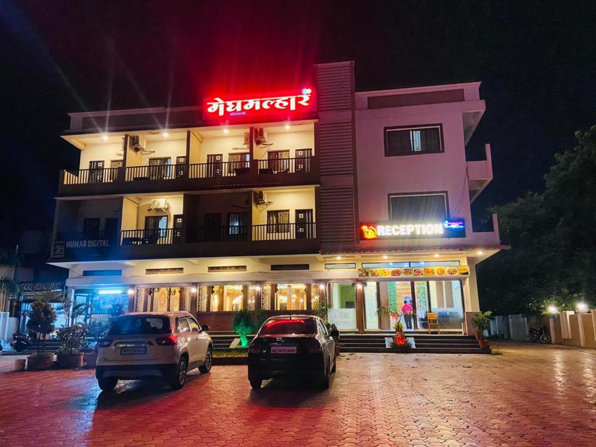 Hotel Meghmalhar Lodging Jejuri Exterior foto